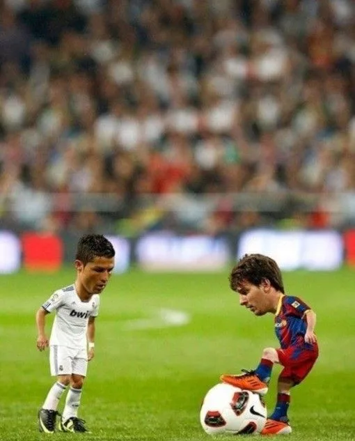 Cristiano Ronaldo e Messi em tamanho pequeno